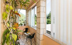 Yellow Room Guesthouse
